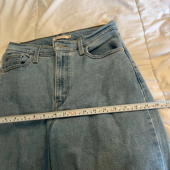Levi's® Premium
80S MOM  WOMEN'S JEANS Size 29 Light Wash Retro Relaxed, Slouchy - Picture 12 of 14